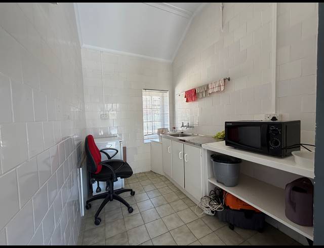 669M² OFFICE TO LET IN PAARDEVLEI